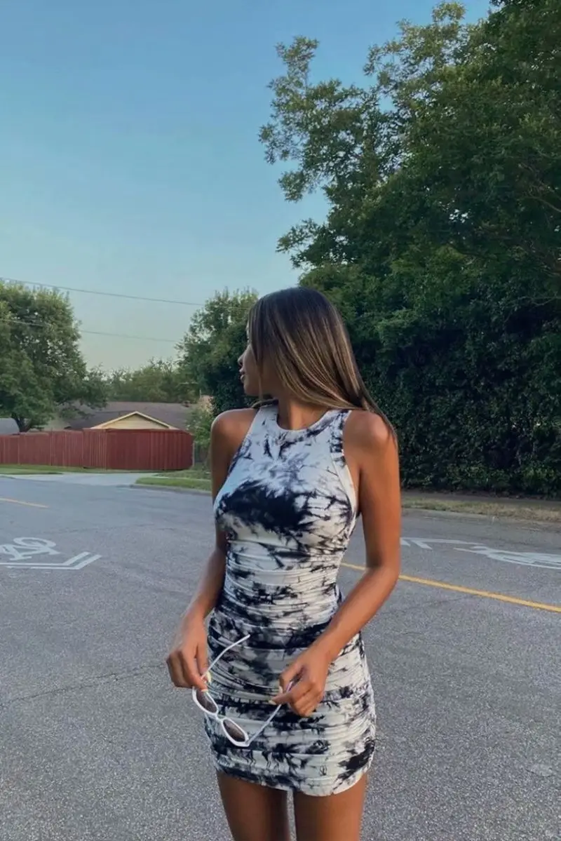 

Slim-fit pleated vest dress female 2021 autumn and summer hot style black and white tie-dye print temperament short skirt