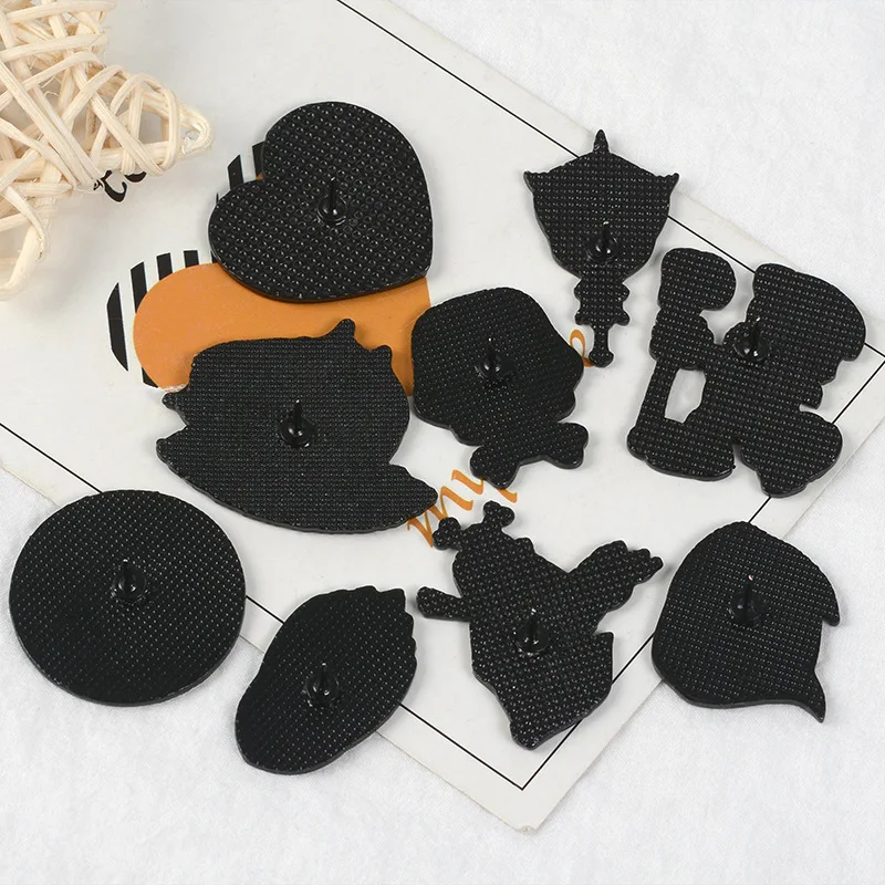 

Halloween Pin Brooches Mysterious Skeleton Purple Enamel Lapel Pins Jeans Shirt Metal Badge Halloween Jewelry Accessories Gift