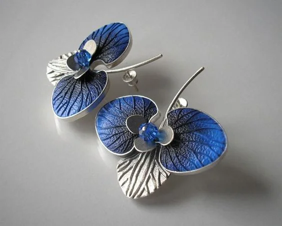 

Fashion simple lady Bohemia retro simple sapphire leaf earrings retro Tremella ornaments