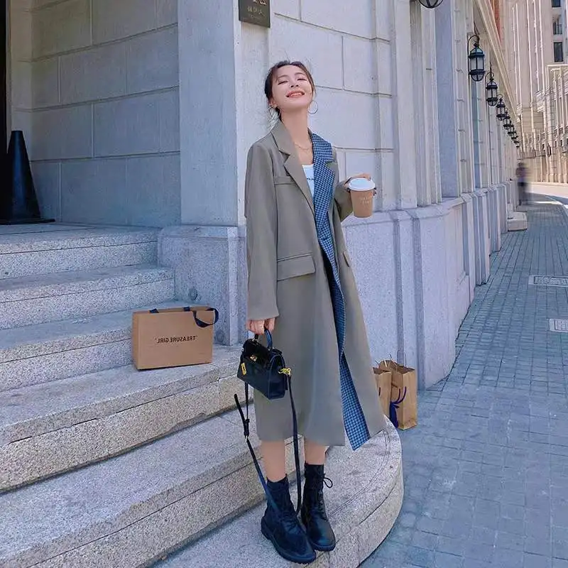 Ветровка женская клетчатая средней длины модный приталенный плащ в клетку