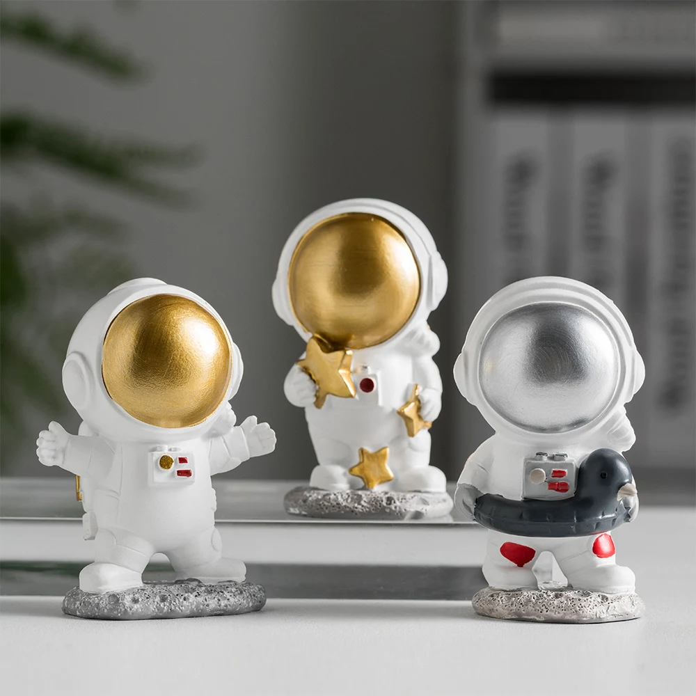 

Cute Mini Astronaut Figurines Resin Modern Home Decoration Fashion Spaceman Sculpture Gift for Man & Boyfriend Desk Decor Crafts