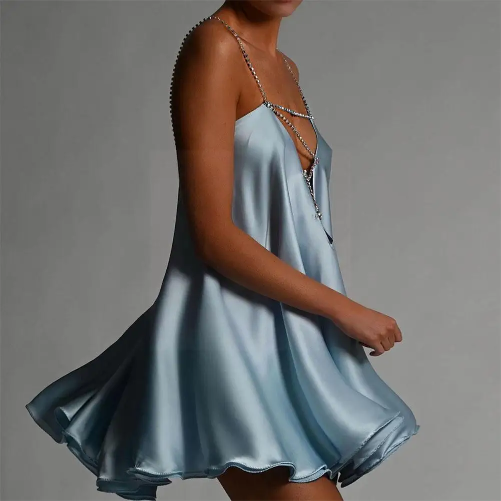 

Женское атласное платье с V-образным вырезом, открытой спиной