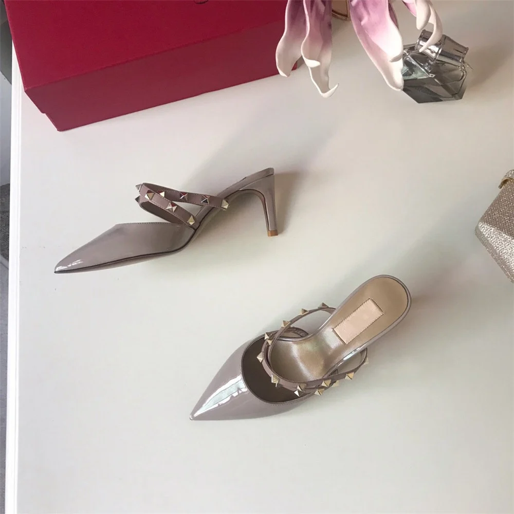 Женские босоножки на высоком каблуке с острым носком из натуральной