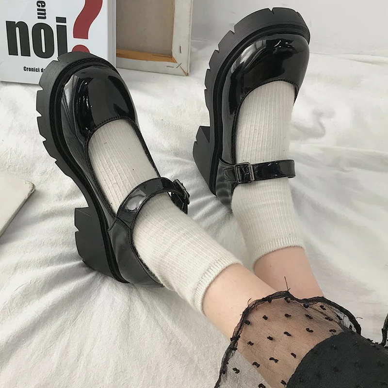 Женские туфли лодочки на высоком каблуке черные лакированные платформе с