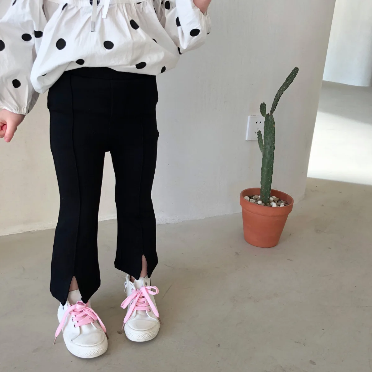 

Girls Pants 2021 Spring Kids Stretch Roman Style Leggings Toddler Baby Cotton Pants 1-8Y Children Fashion Clothes White Black