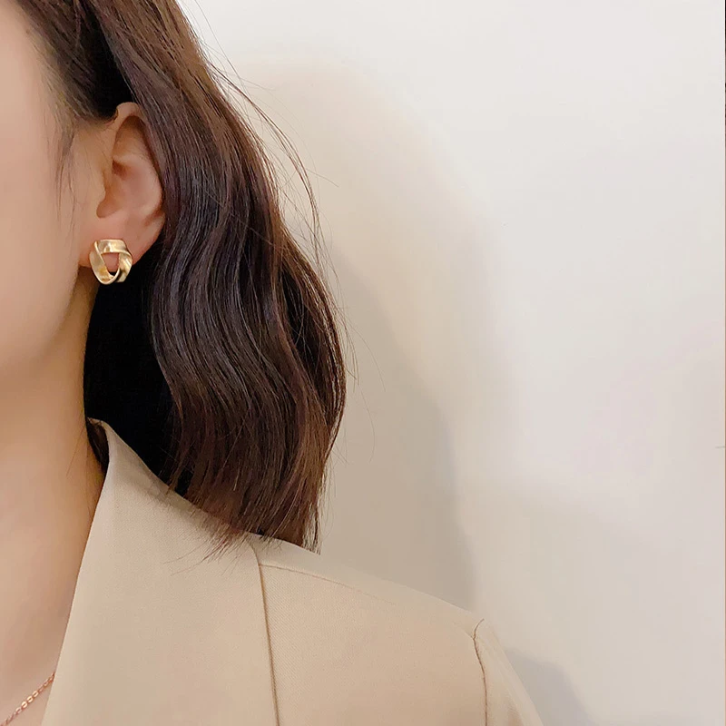 

Women Ear Studs Simple Geometirc Gold Metal Hoop Earrings for Girls Korean Fashion Ear Jewelry Gift