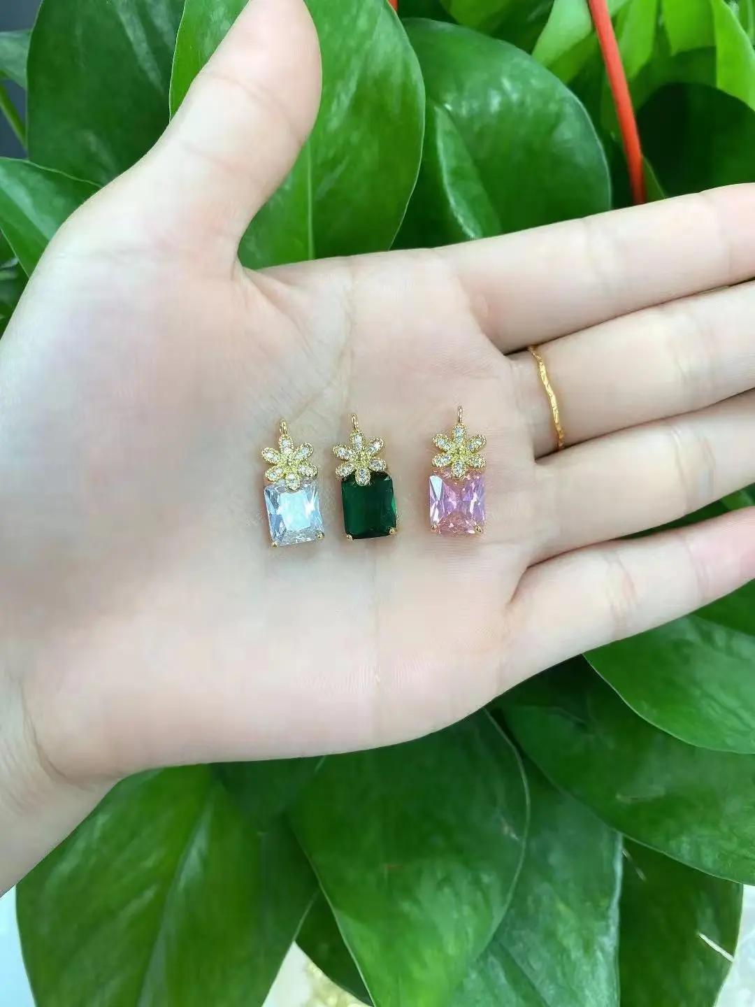 

5Pcs/Lot Professional Factory Jewelry Making Lovely Flowers Pineapple Pendant Charms Women
