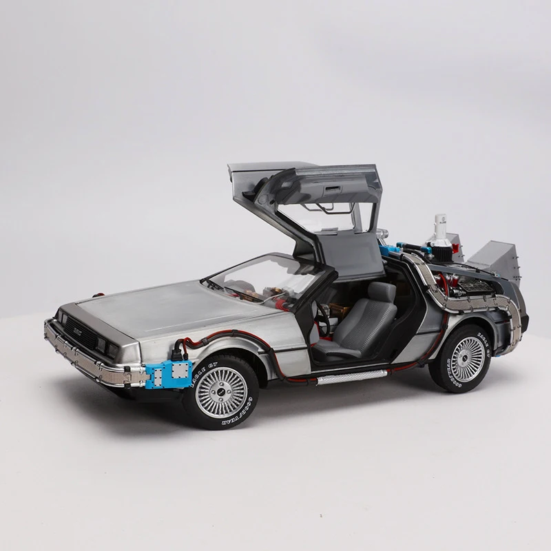 Модель литая автомобиля из сплава масштаб 1/18 часть 3 машина времени DeLorean