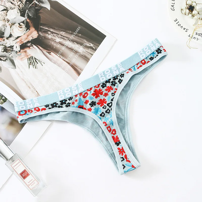 Комплект женских трусиков стрингов с цветочной графикой низкой посадкой размера