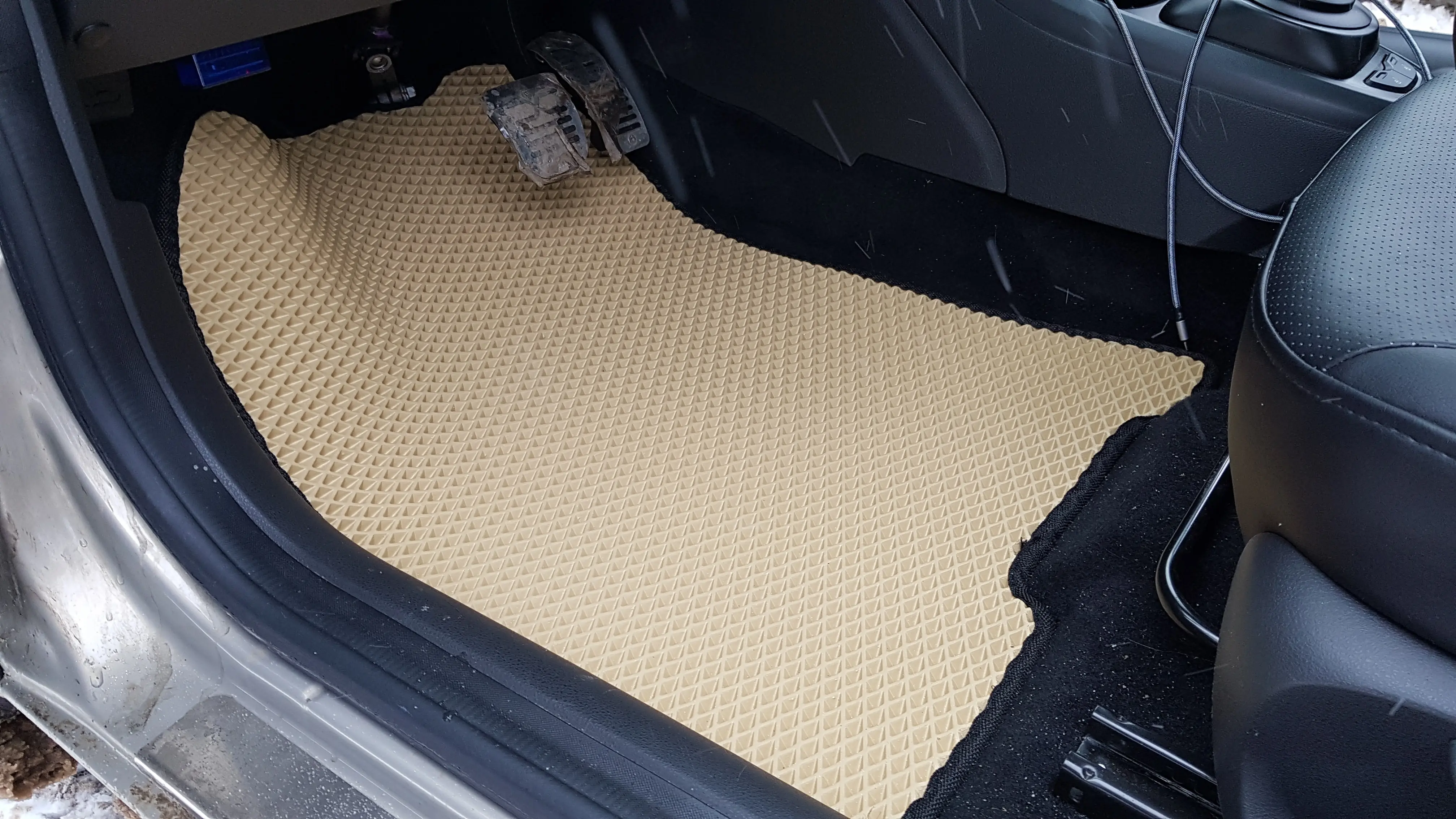 1 ВОДИТЕЛЬСКИЙ КОВРИК НА ЛАДА ВЕСТА