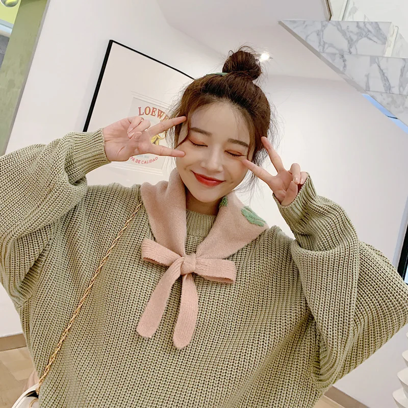 Вязаный шарф для шейного отдела позвоночника в кондиционирующей комнате с