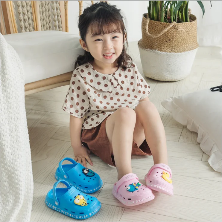 Сандалии Детские с мультяшным рисунком модные летние шлепанцы для сада