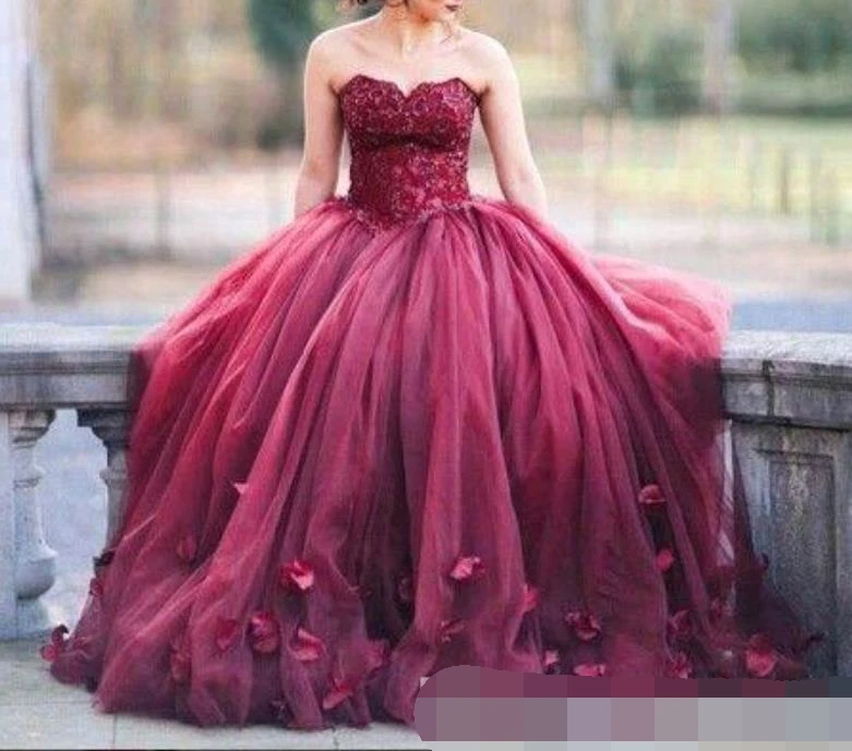 

2019 Burgundy Ball Gown Princess Quinceanera Dresses vestidos de 15 anos Lace Bodice Basque Waist Long sweetheart Prom Dresses