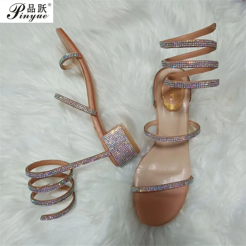 

Сандалии женские со змеиным принтом, пикантная атласная обувь на толстом каблуке, модные сказочные босоножки, цвет шампанского