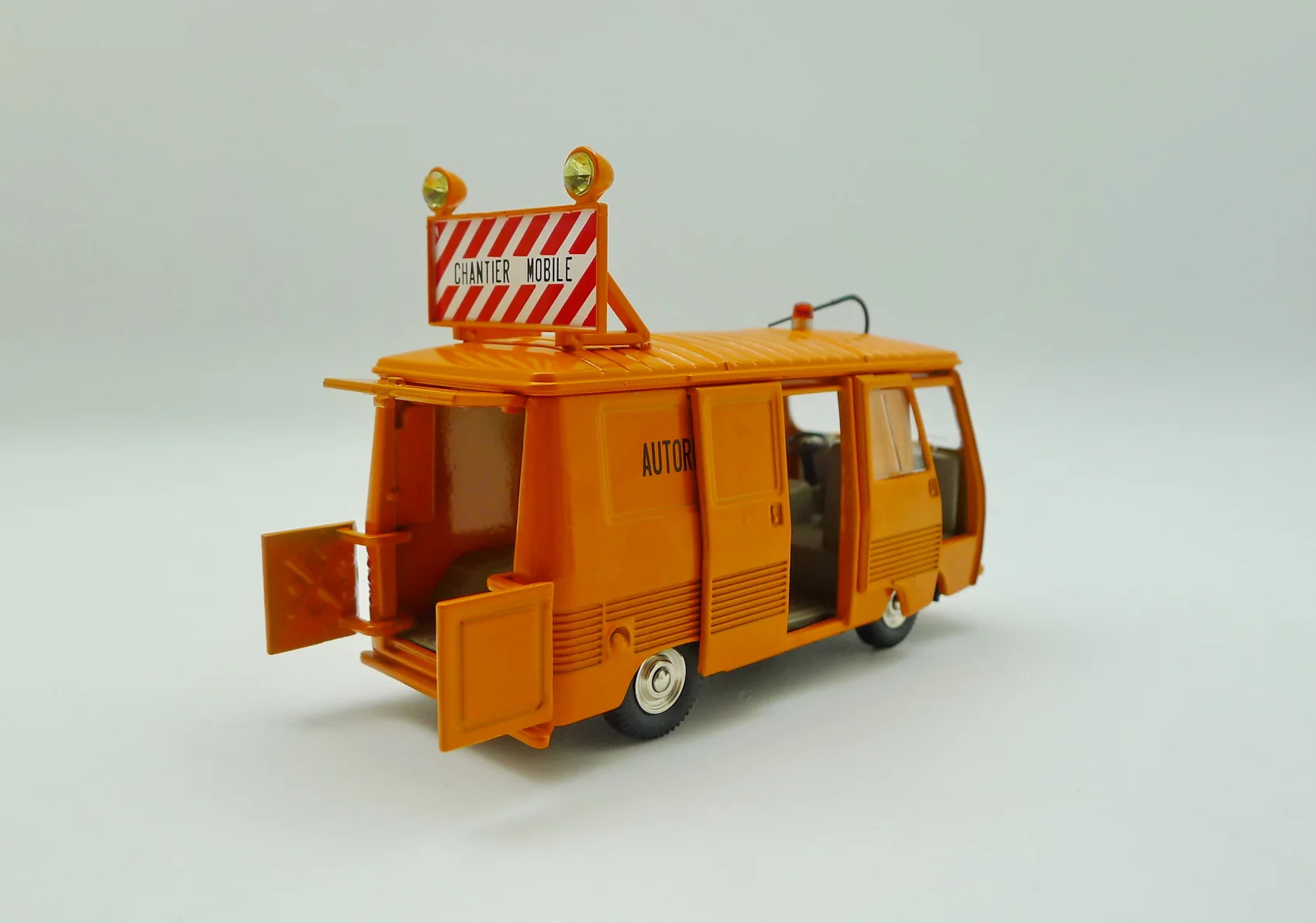 Atlas Dinky Truck 570 A PEUGEOT J 7 Autoroutes литые игрушки 1:43