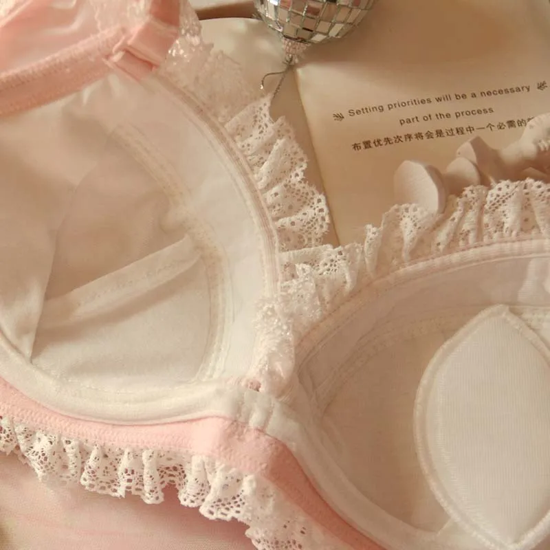 Комплект женского нижнего белья с бюстгальтером в клетку собранной грудью |