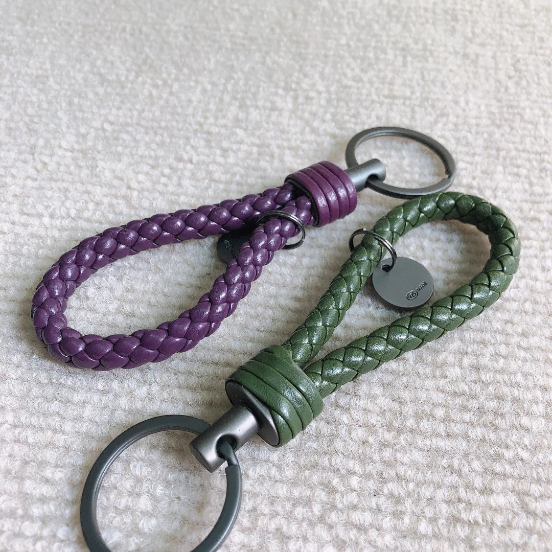 

Andonaimi Original white steel accessories hand-woven sheepskin The simple style is suitable for men and women Keychain 13 cm