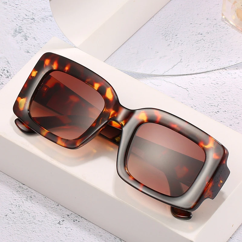 

New sunglasses trend fashion sunglasses women personality square uv400 driving sunglasses simple street shooting beach glasses