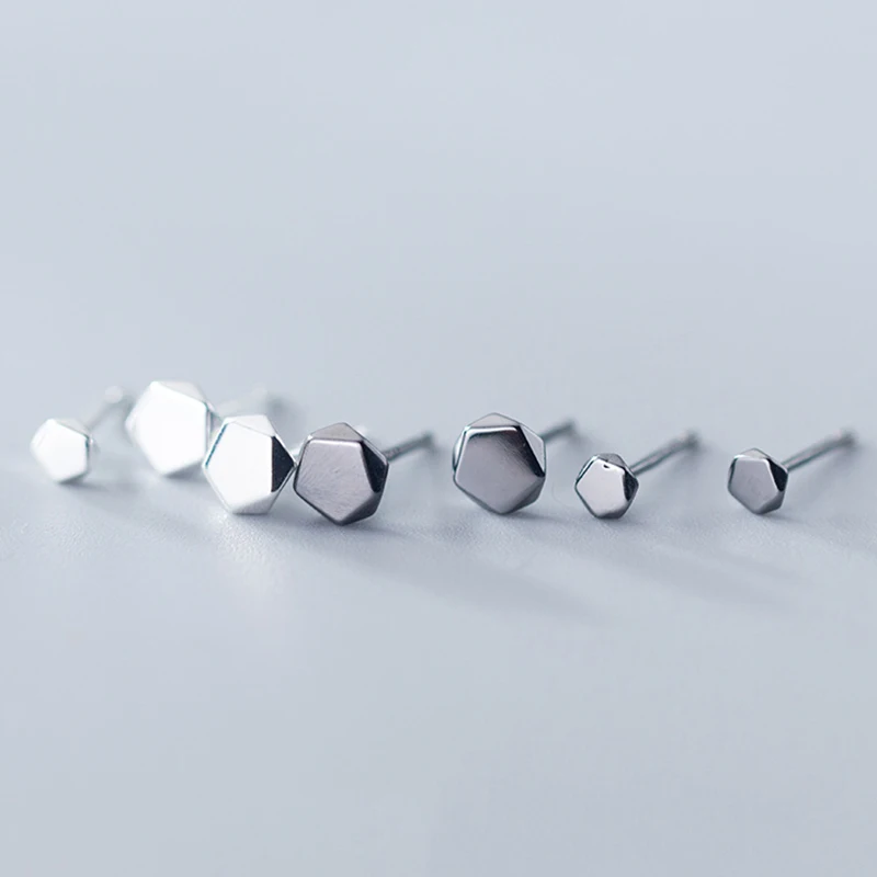 Женские серьги-гвоздики из серебра 925 пробы с геометрическим рисунком | Украшения