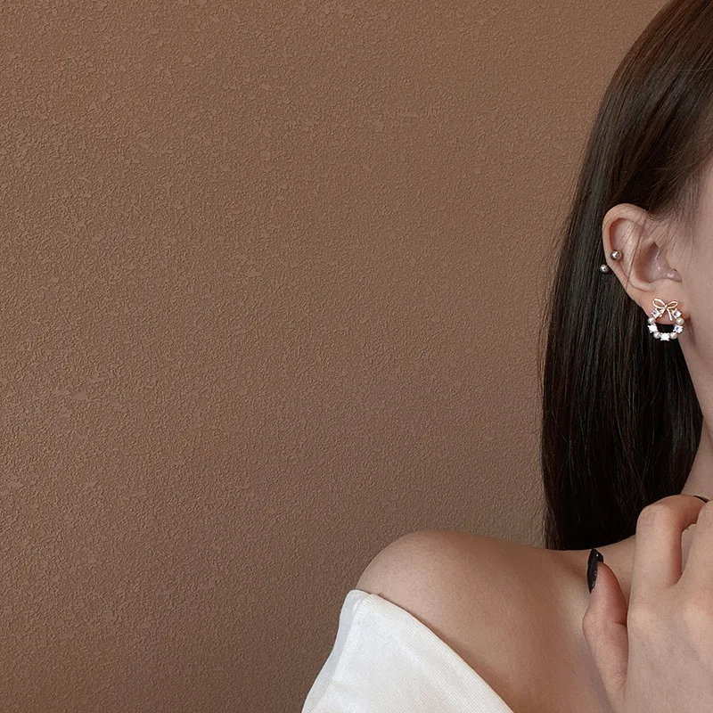 

Round Fashion Crystal Bow Stud Earrings Hollow Pearl Accessories Geometric Earrings for Women Wedding Daily Jewelry