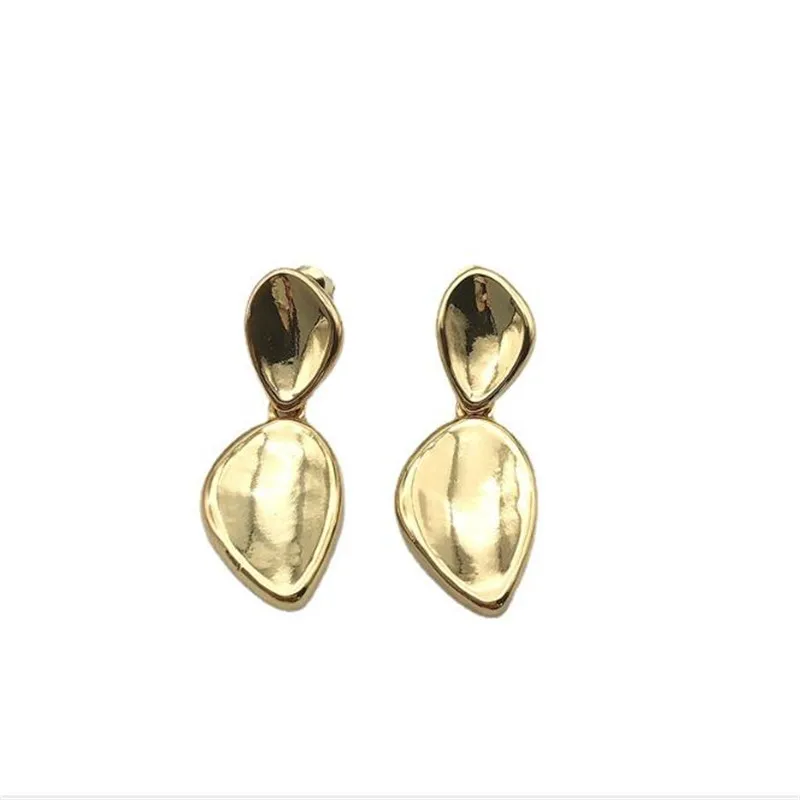 

YIKUF88 2021 New Women Pearl Stud Earrings French Earrings Female 18K Gold Stud Earrings for Women Ear