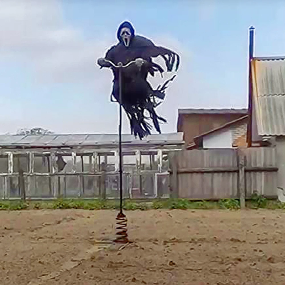 

Ghostface Scarecrow Bird Repellent Unique Creative Scary Hanging Flying Scarecrow for Garden Yard and Tree Halloween Decoration