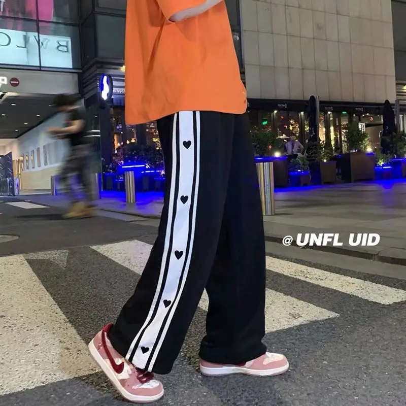 

Черные спортивные штаны для бега с принтом сердца, женские Джоггеры в стиле Харадзюку, спортивные брюки, мешковатые широкие брюки большого ...