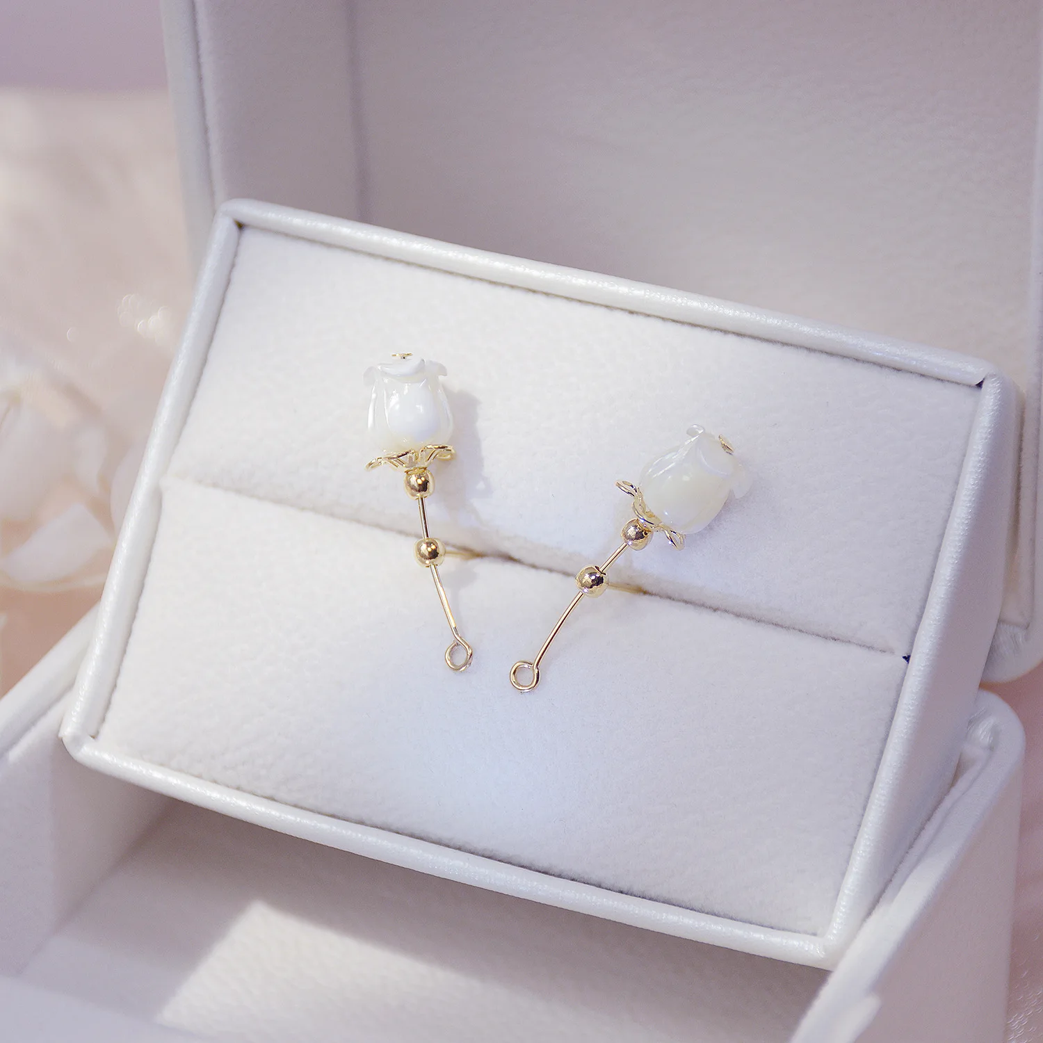 Блестящие боковые новые аксессуары серьги гвоздики с опаловым цветком для