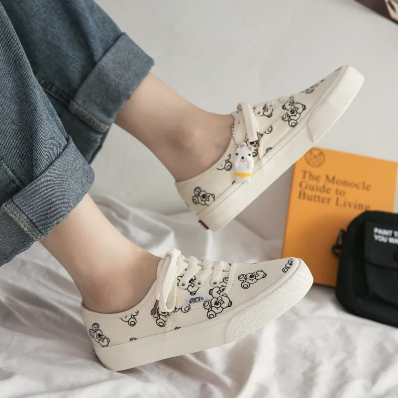 

Кеды женские с низким верхом, классические кроссовки в стиле ретро, для скейтборда, Симпатичные Мультяшные персонажи, черные, белые, Размеры...