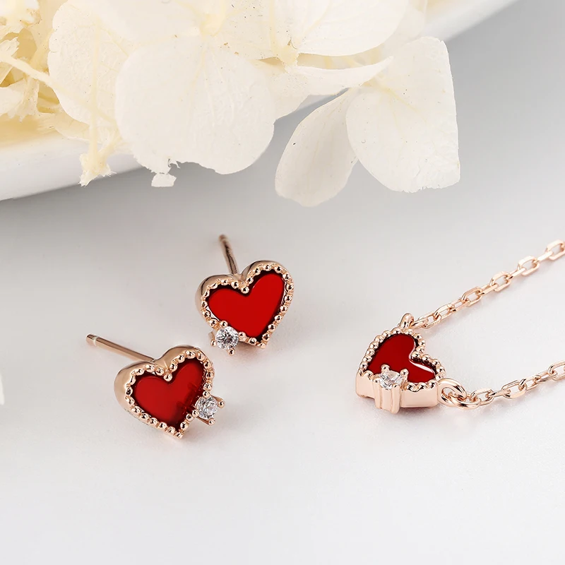 

A lovely red heart pendant necklace is aattractive design jewelry for ladies and girls4