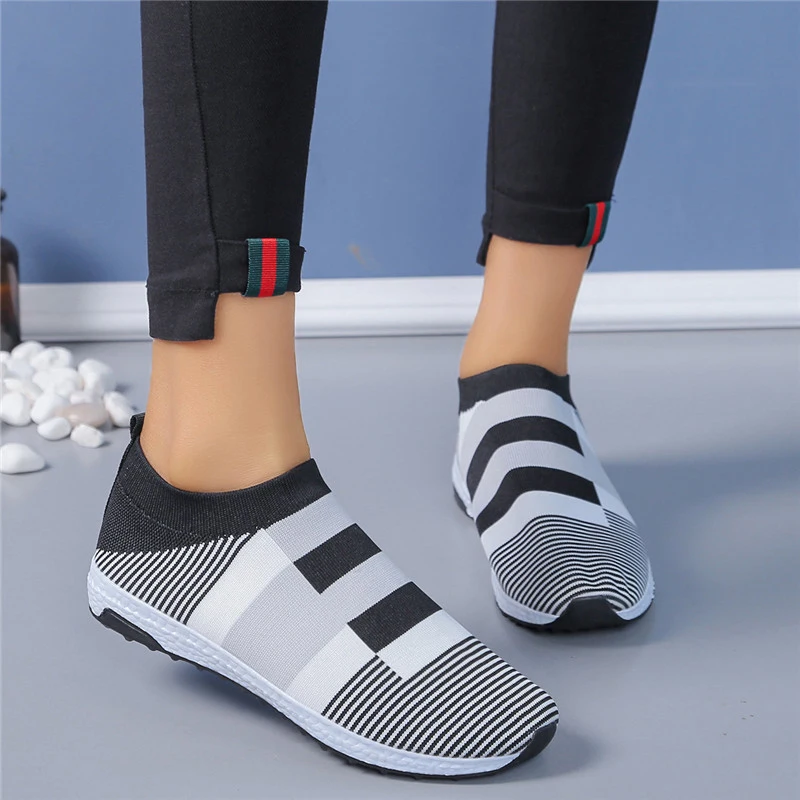 Женские кроссовки без шнуровки Вулканизированная подошва вязаные плоская