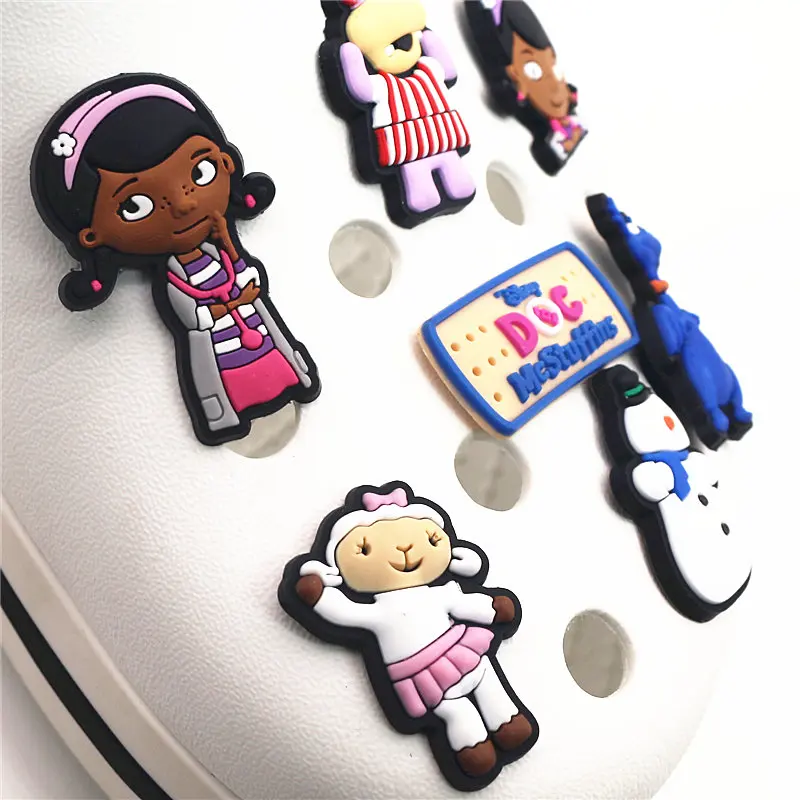 7 шт. в комплекте, ПВХ, обувь, очаровательные, Мультяшные, Doc Mcstuffins, садовая обувь с пряжкой, украшение для Крока, браслет, jibz, детская вечеринка, X-mas, подарки