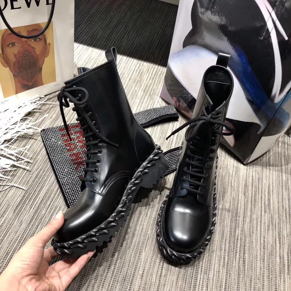 Zapatos de mujer; женские ботильоны из натуральной кожи черного цвета; модные шнурки; Ботинки martin с декором; сезон весна-зима; теплые короткие ботинки