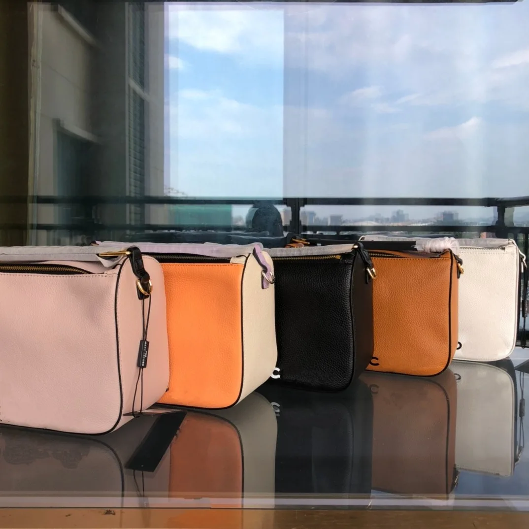 

Летняя новая маленькая квадратная сумка 2021, оригинальная модная женская сумка из воловьей кожи с верхним слоем, сумка-мессенджер на одно пл...