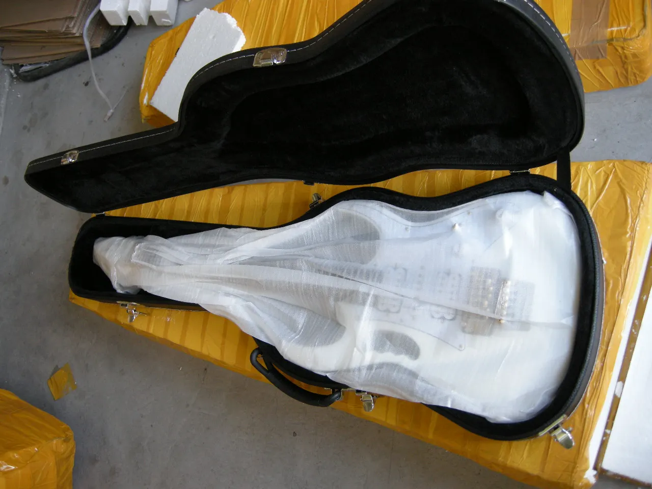 

Высококачественная белая электрическая гитара с ладами от 21 до 24, гитара с фестонами, полностью Золотая фурнитура, бесплатная доставка, гитара 7 в