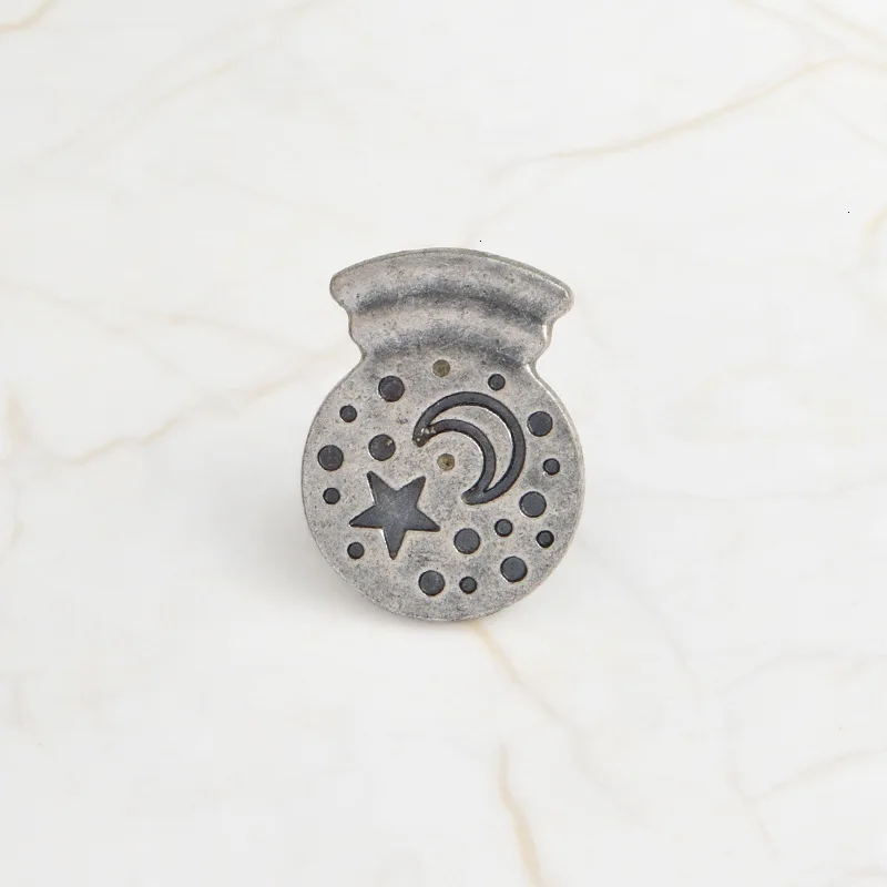 Мультфильм ведьма хрустальный шар Луна эмаль булавка пряжка значок из сплава