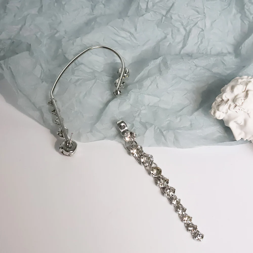 

Single New Korean Rhinestone Earrings 2021 Shiny Drill Arc Ear Hanging Clip Earrings for Women Minimalist Ear Cuff Jewelry Gift