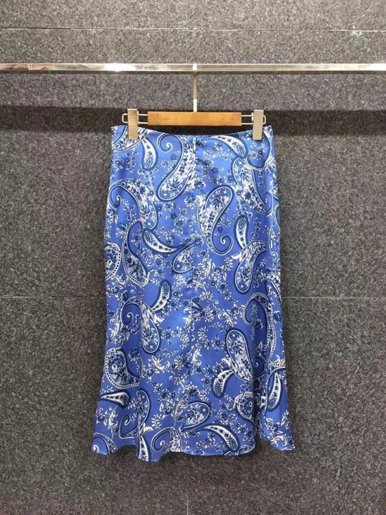 

2021 spring new women's round neck pleated printing long-sleeved all-match blouse + half skirt 2-piece set 303