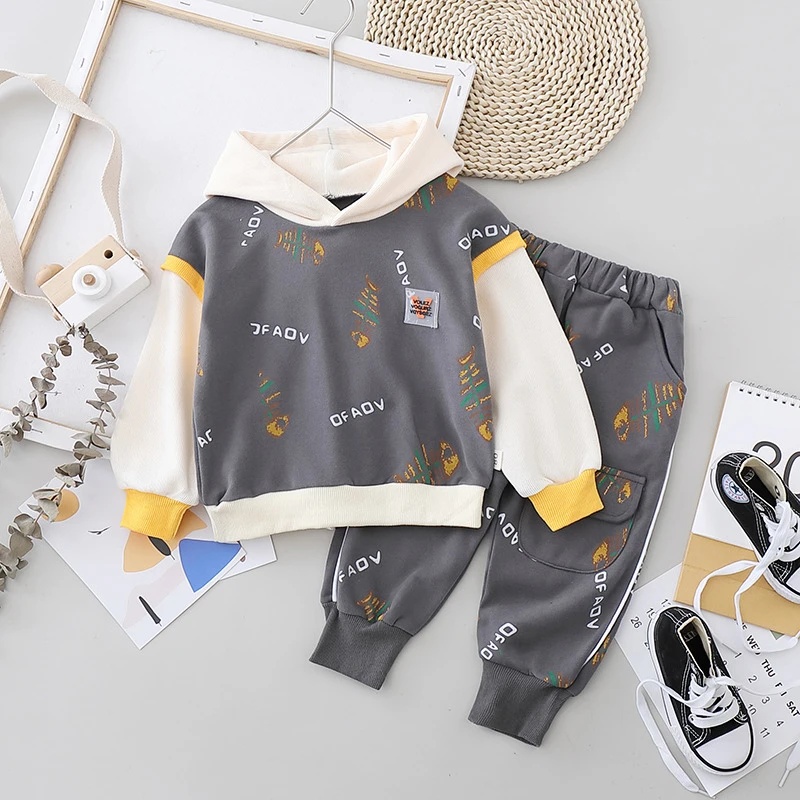 

Свитер для мальчиков на весну и осень Корейский детский свитер с капюшоном и брюки с принтом комплект из 2 предметов модная одежда для мален...