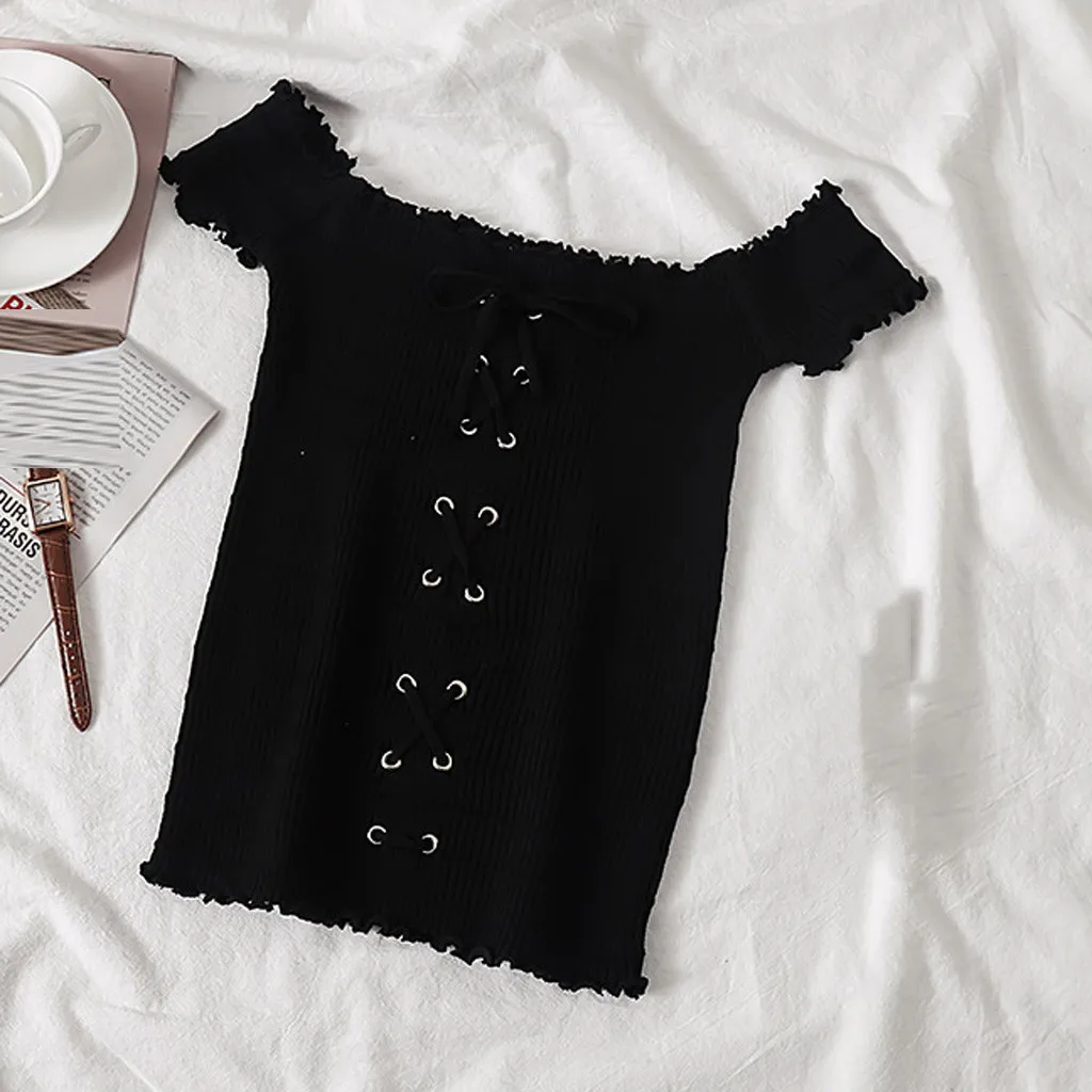 Женский трикотажный топ с коротким рукавом открытыми плечами и вырезом лодочкой