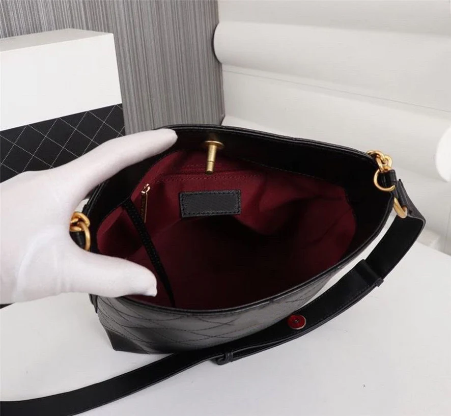 

Hippie bag female 2021 new bag leather tide shoulder messenger rhombus wild goddess bag small black bag bucket bag