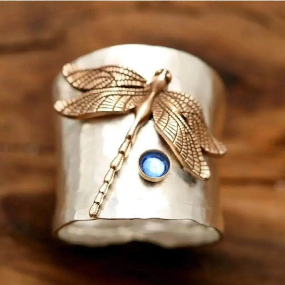 

Creative and Exquisite Dragonfly Blue Moonstone Ring Fashion and Elegant Ladies Casual Wedding Party Animal Ring Jewelry