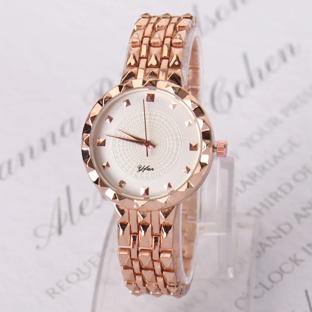 Новое поступление женские кварцевые часы с ремешком из сплава модные