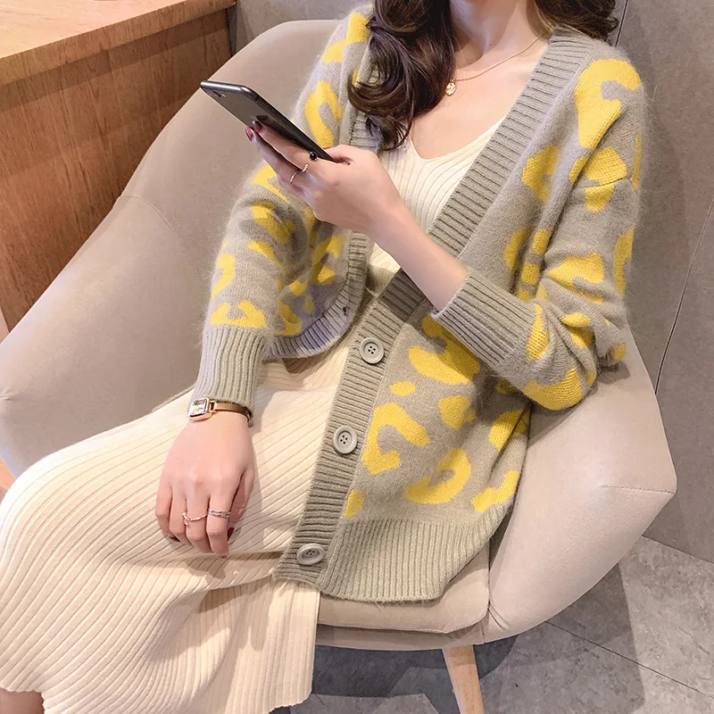 Korean casual knit long-sleeved leopard sweater cardigan 2019 Winter autumn v neck retro Sweater Women Knitted cardigans female |