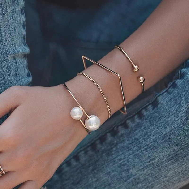

Aprilwell Boho Charm Pearl Bracelets Set for Women Vintage Aesthetic Geometric Cuff Wrist Chains Jewelry Couple Gift Accessories