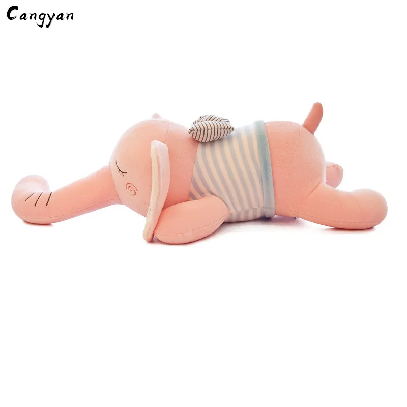 

brinquedos Cute, goofy, long-nosed soft bodies lie prone like stuffed animals stuffed with elephant dolls for festive gifts.