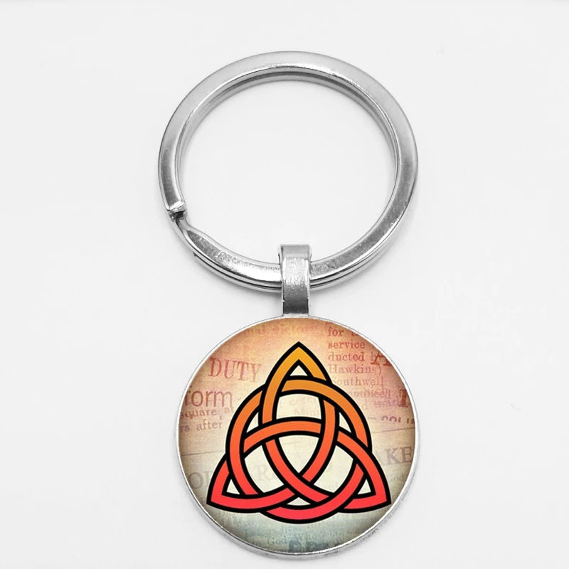 Креативный брелок ручной работы в стиле бохо с геометрическим логотипом