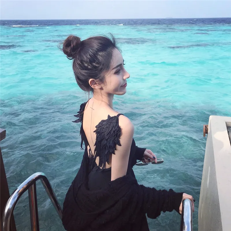 Платье женское пляжное атласное на бретелях спагетти пикантный приталенный с