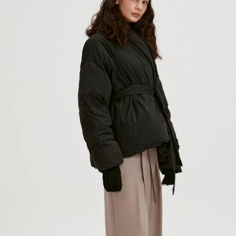 Женская теплая куртка на утином пуху с поясом короткая ночная рубашка зимняя