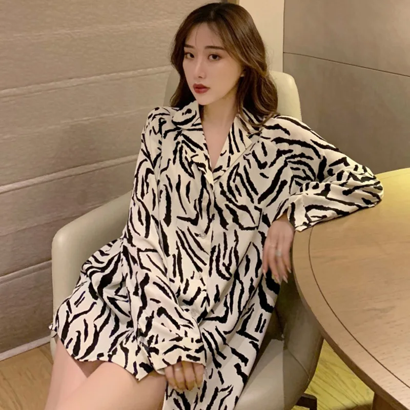 

Spring / Autumn Lady's Fashion Zebra-Print Loose Long Sleeve Chiffon Blouse Casual And Comfortable Versatile Blouse